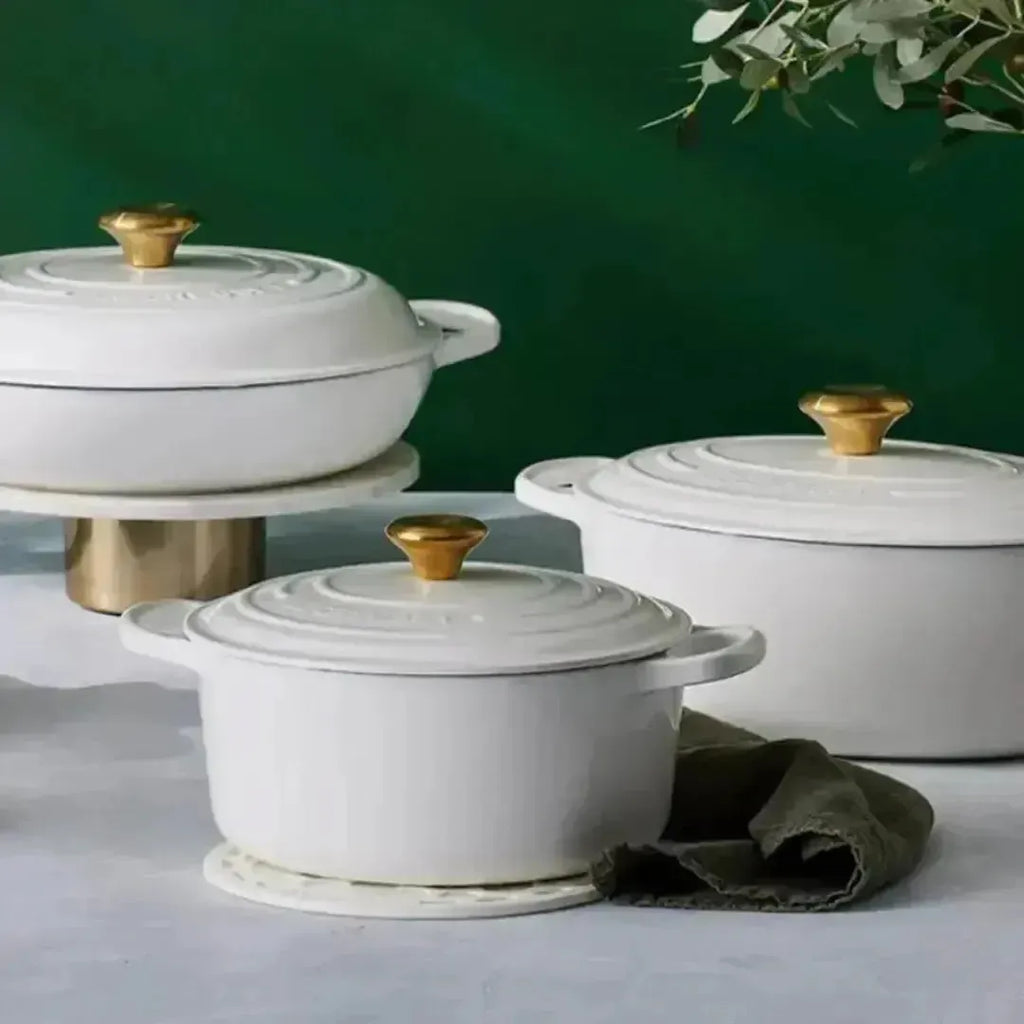 Panela Le Creuset Redonda Signature Branca com Pegador Dourado 4,2L 24cm