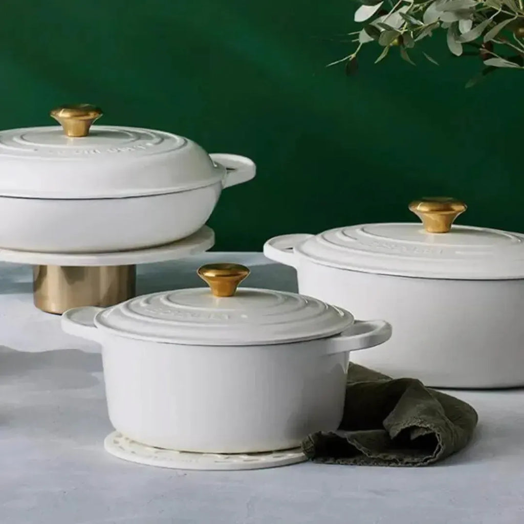 Panela Le Creuset Redonda Signature Branca com Pegador Dourado 4,2L 24cm