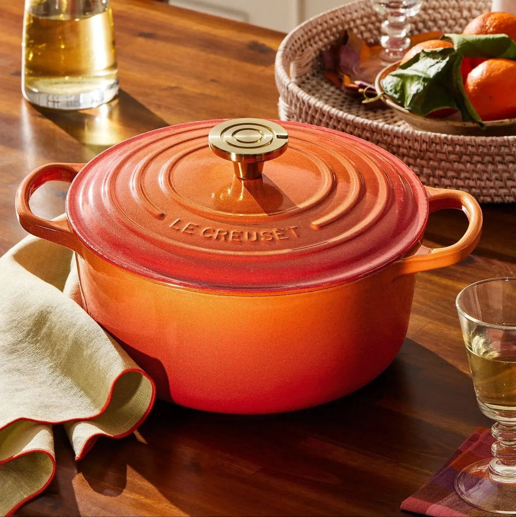Panela Le Creuset Redonda Signature Flamme Dorée com Pegador Dourado 6,7L 28cm