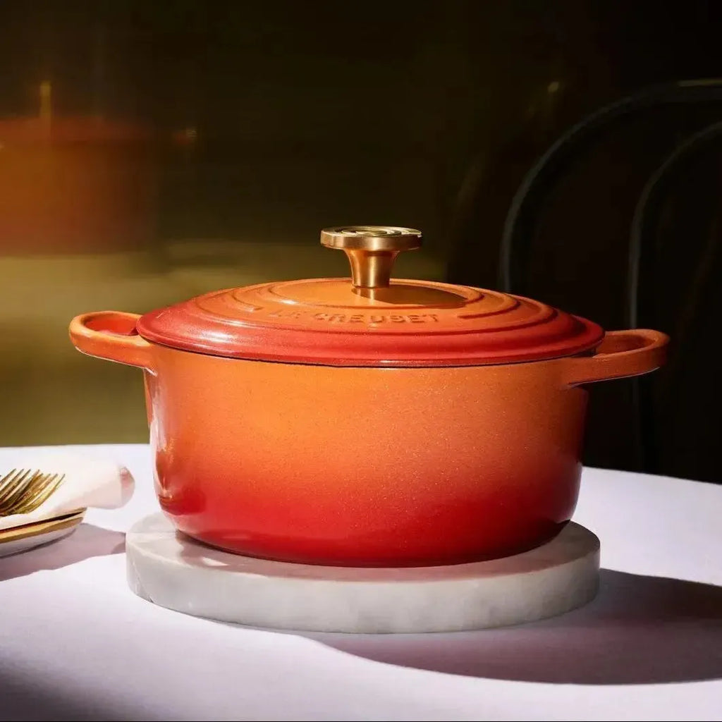 Panela Le Creuset Redonda Signature Flamme Dorée com Pegador Dourado 6,7L 28cm