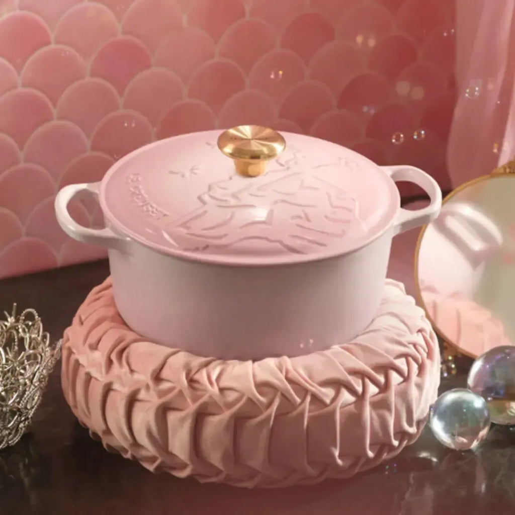 Panela Le Creuset Redonda Signature Glinda Wicked Collection Shell Pink 4,2L 24cm