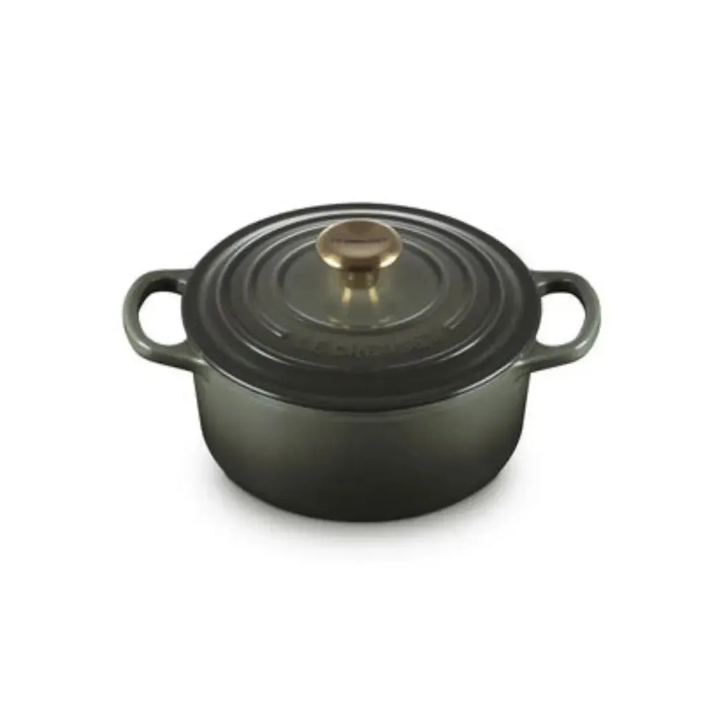 Panela Le Creuset Redonda Signature Thyme com Pegador Dourado 2,4L 20cm
