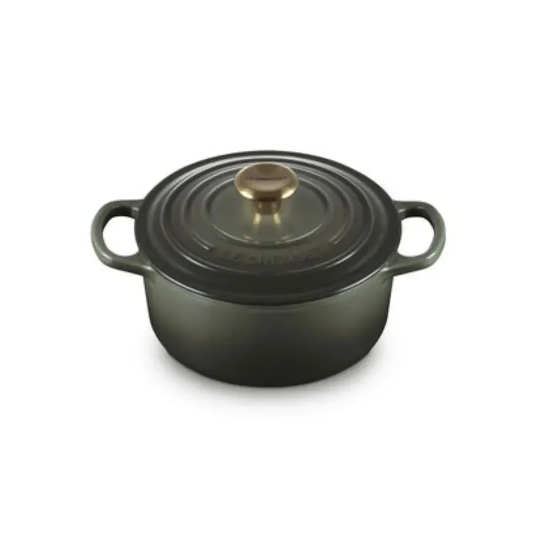 Panela Le Creuset Redonda Signature Thyme com Pegador Dourado 2,4L 20cm