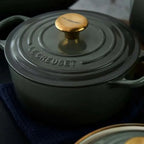 Panela Le Creuset Redonda Signature Thyme com Pegador Dourado 2,4L 20cm