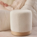 Puff em Bouclé e Madeira Branco 40,5x37cm Mart