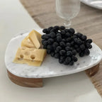 Tábua Oval para Aperitivos Mármore Branco Pés de Madeira 5x30x25cm Linha Refúgio