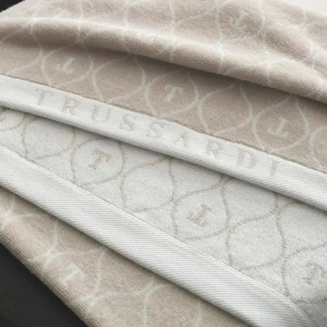 Toalha Rosto Speciale Jacquard Fio Tinto Branca / Gelo Trussardi