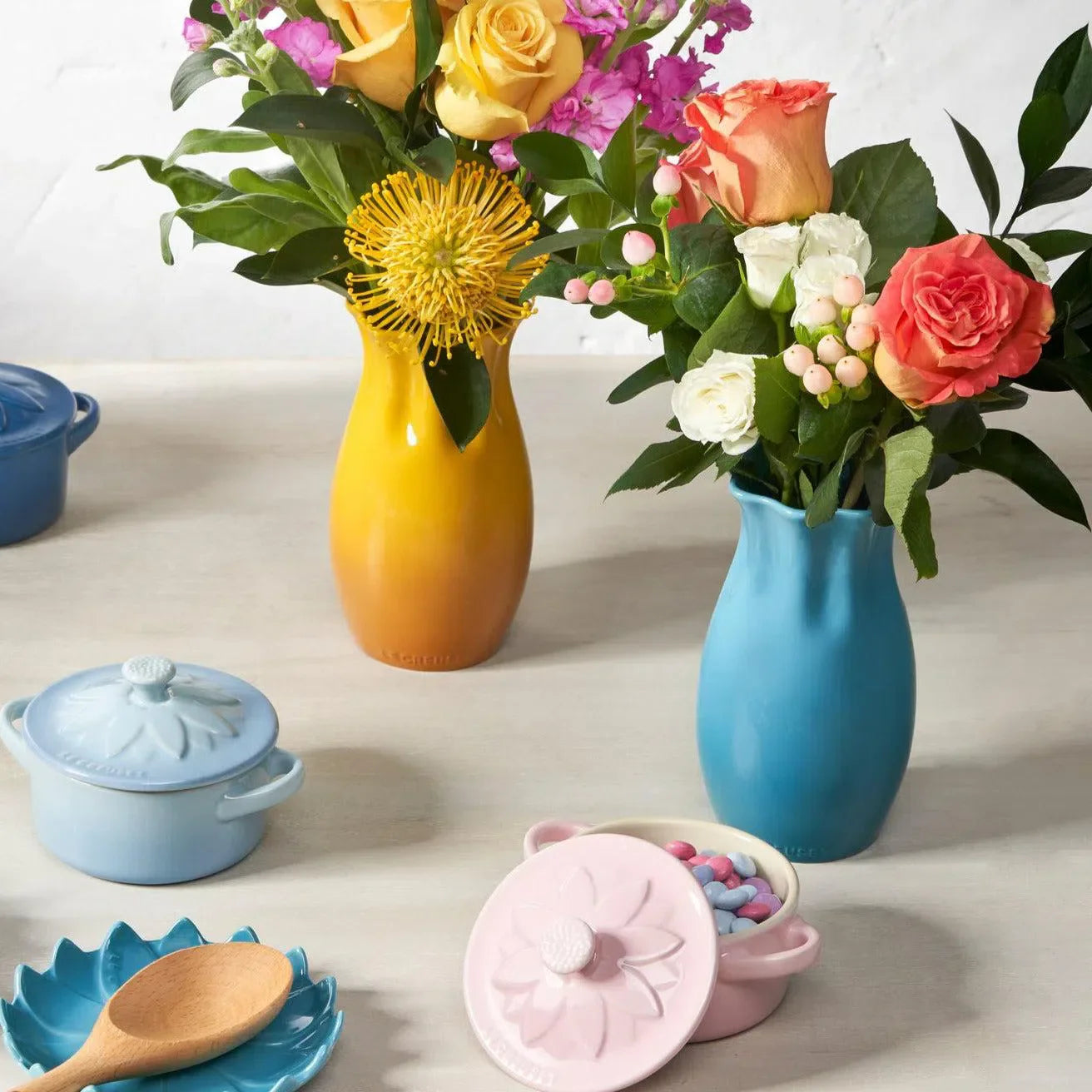 Vaso Flower de Cerâmica Azul Caribe 16cm Le Creuset