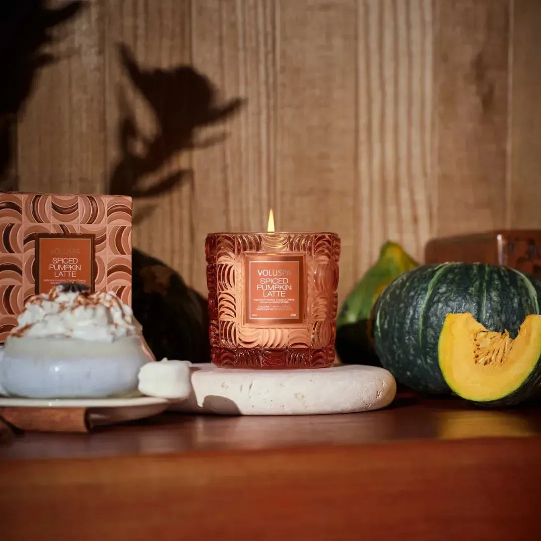 Vela Voluspa Copo de Vidro Clássico Spiced Pumpkin Latte 60 Horas