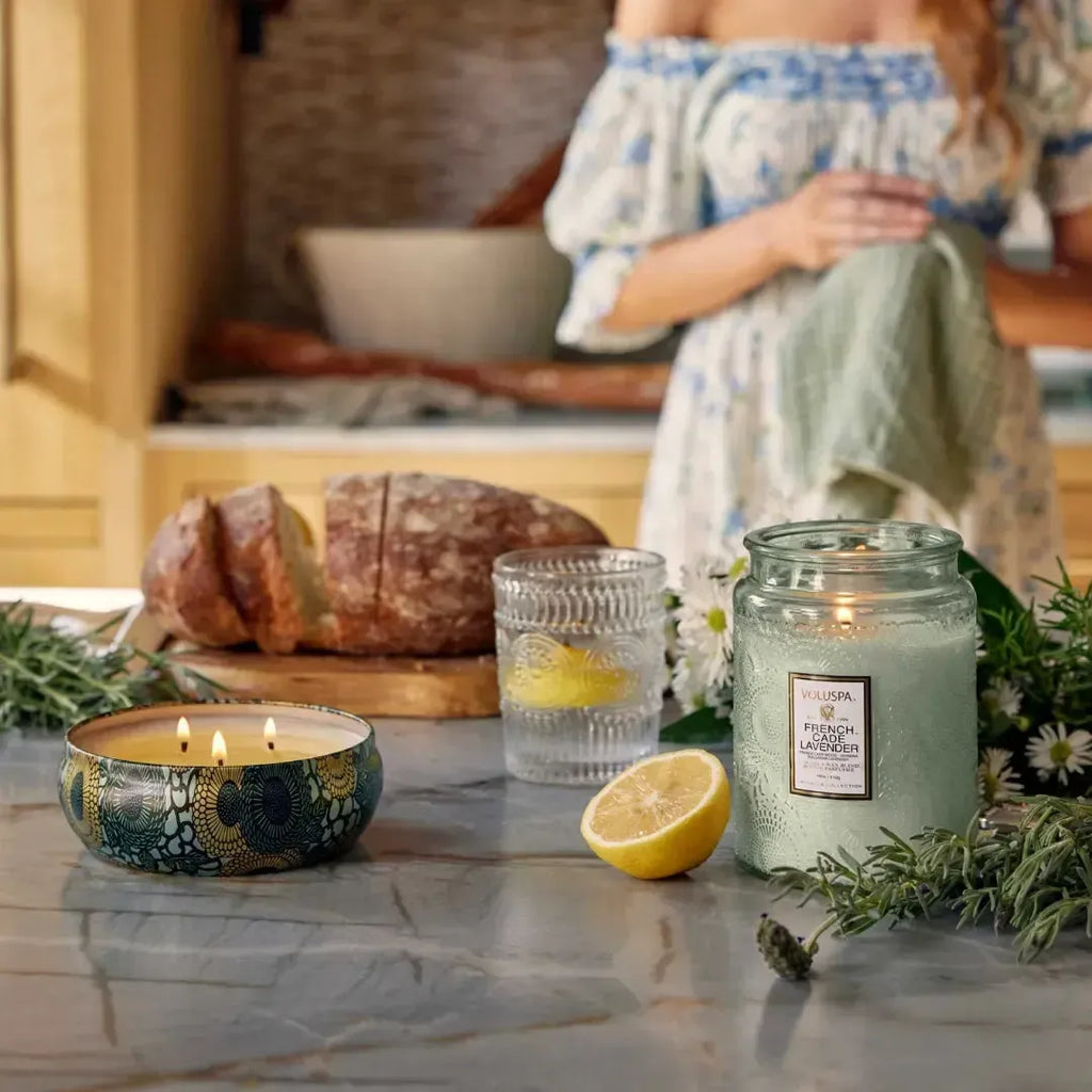 Vela Voluspa Lata 3 Pavios French Cade Lavender 60 Horas
