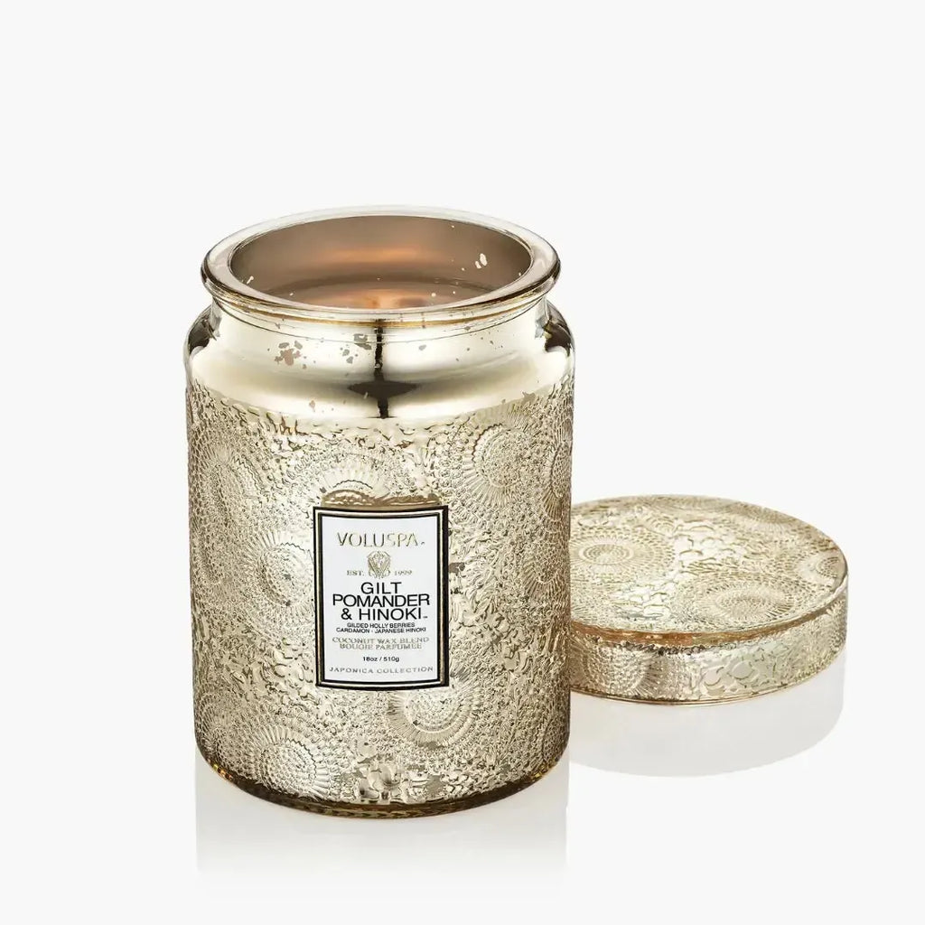 Vela Voluspa Pote com Tampa de Vidro Grande Gilt Pomander E Hinoki 100 Horas