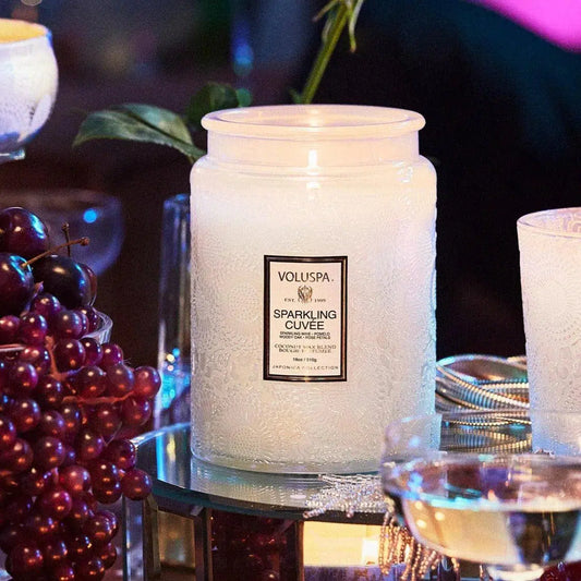 Vela Voluspa Pote com Tampa de Vidro Grande Sparkling Cuvee 100 Horas