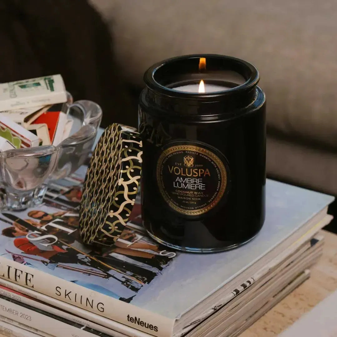 Vela Voluspa Pote de Vidro Grande Maison Ambre Lumiere 100 Horas