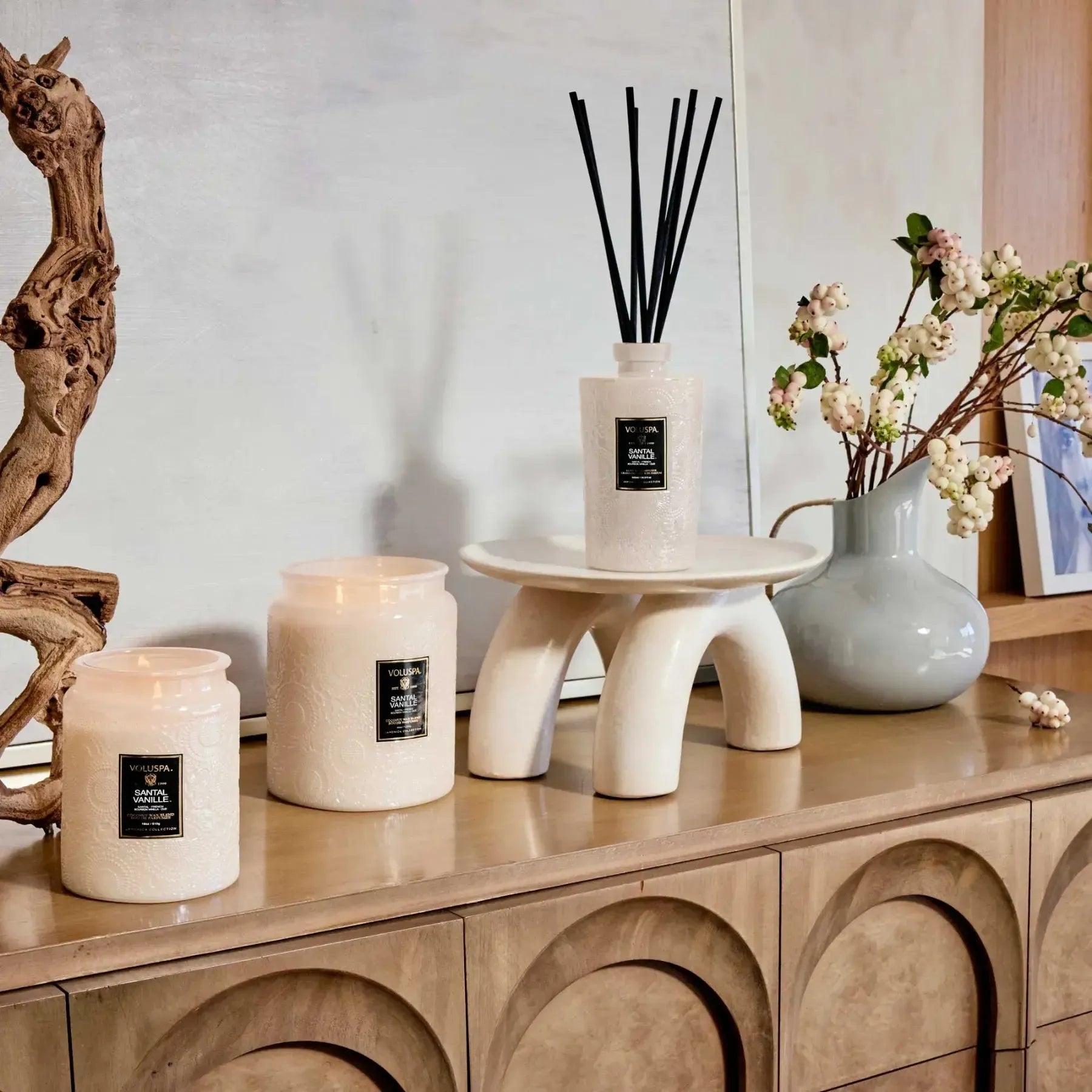Vela Voluspa Pote de Vidro Grande Santal Vanille 100 Horas