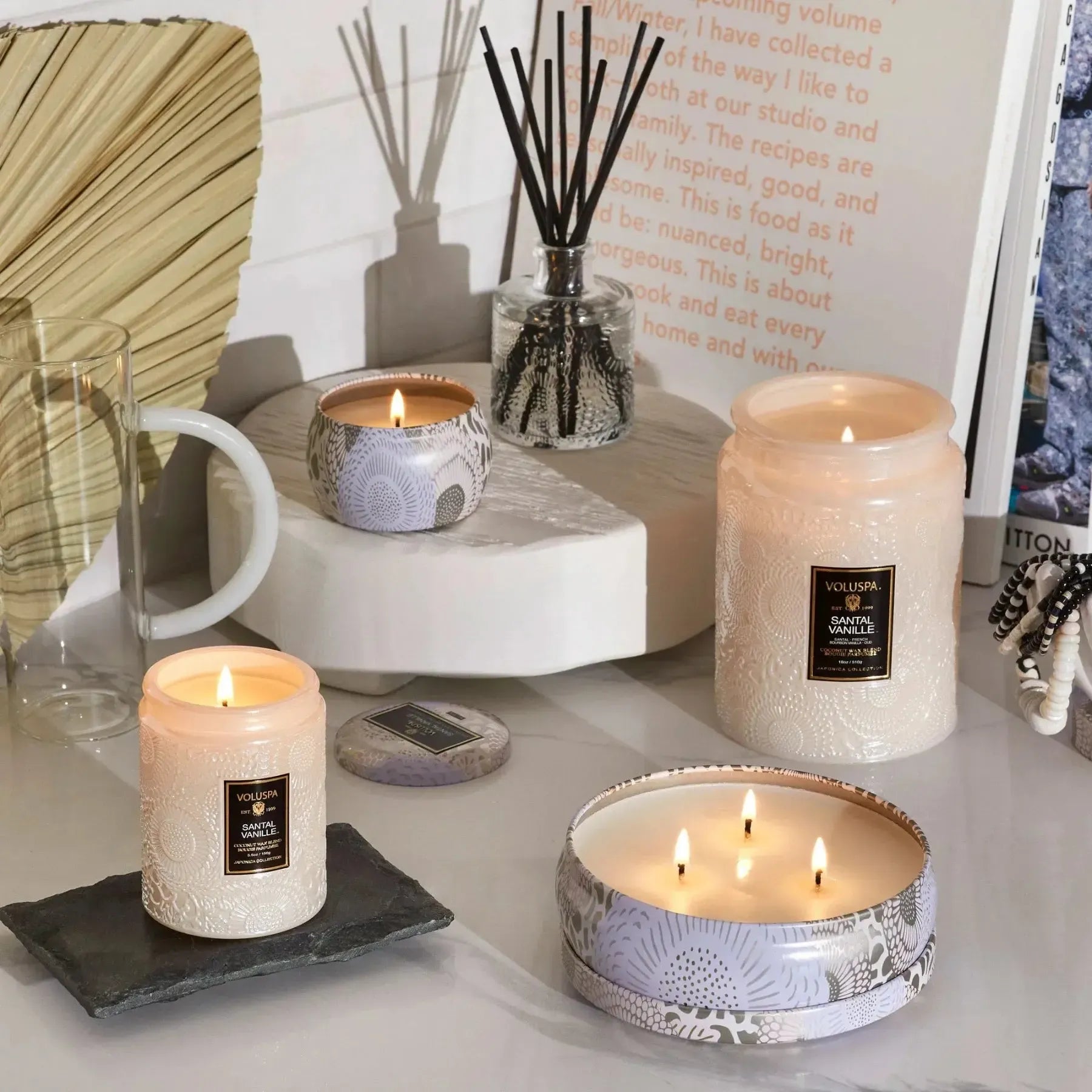 Vela Voluspa Pote de Vidro Grande Santal Vanille 100 Horas