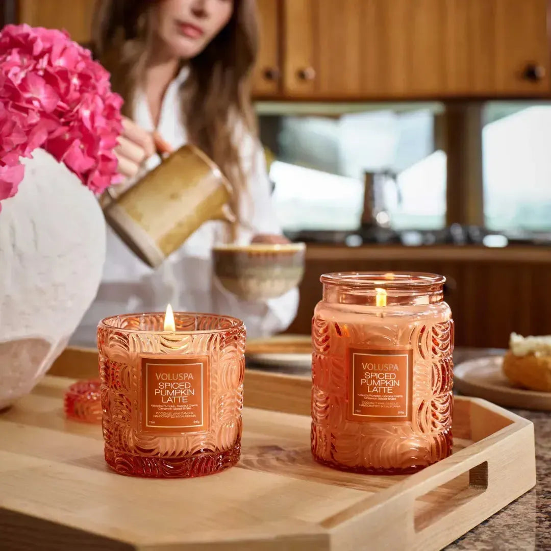 Vela Voluspa Pote de Vidro Grande Spiced Pumpkin Latte 100 Horas