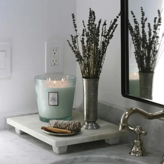 Vela Voluspa Vaso Pedestal 3 Pavios French Cade Lavender 80 Horas