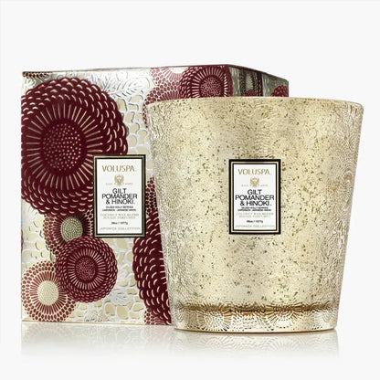 Vela Voluspa Vaso Pedestal 3 Pavios Gilt Pomander e Hinoki 80 Horas