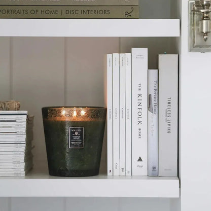 Vela Voluspa Vaso Pedestal 3 Pavios Temple Moss 80 Horas